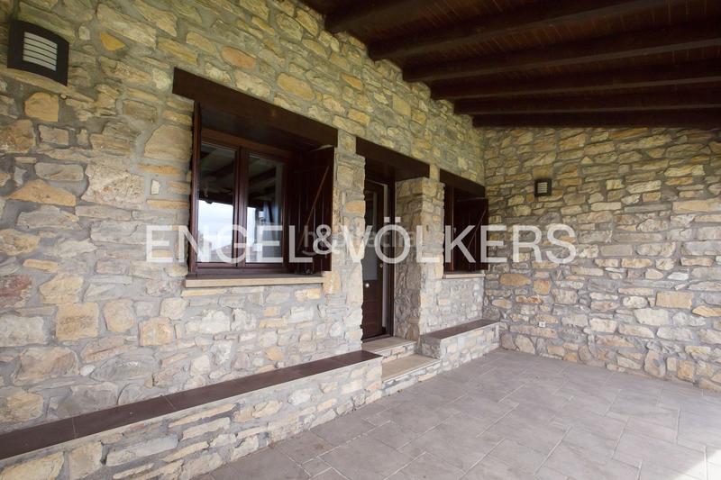 Foto c0a9aaa5-0f3b-4a3e-a1ce-71a4abc0a4f7. Casa adosada impresionante caserío reformado en el centro en Berango