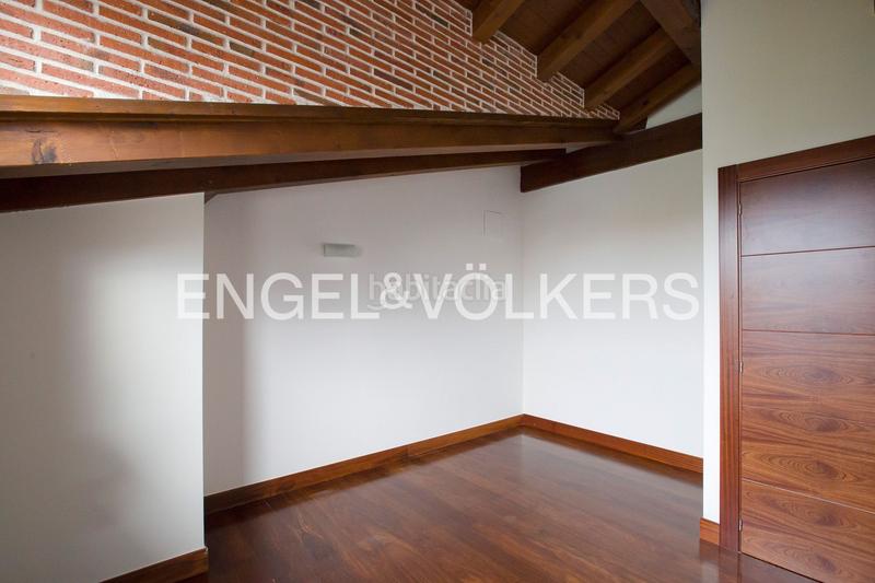 Foto c22583af-7970-4f21-815d-c4ec6239208a. Casa adosada impresionante caserío reformado en el centro en Berango