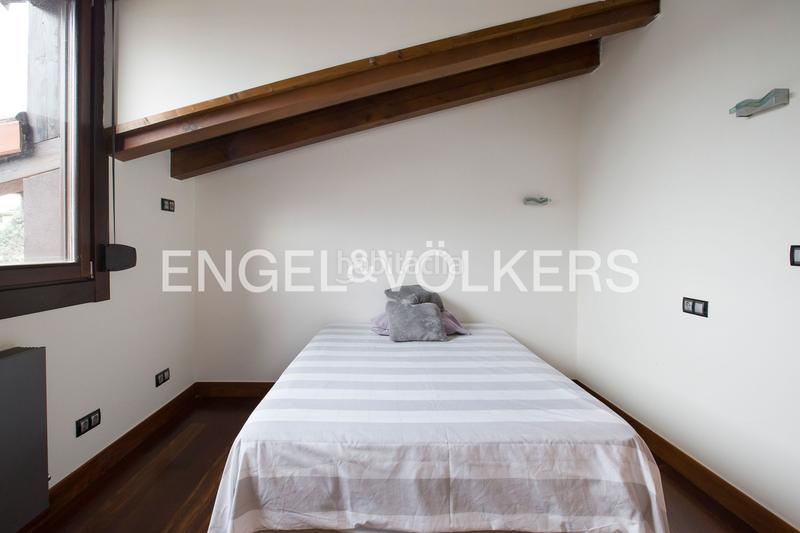 Foto ebec1ac8-3479-40de-aa34-28f32c52a84d. Casa adosada impresionante caserío reformado en el centro en Berango