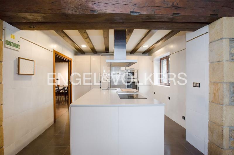 Foto f5ee8ea3-9793-47d6-8d2b-cb88676cc326. Casa adosada impresionante caserío reformado en el centro en Berango