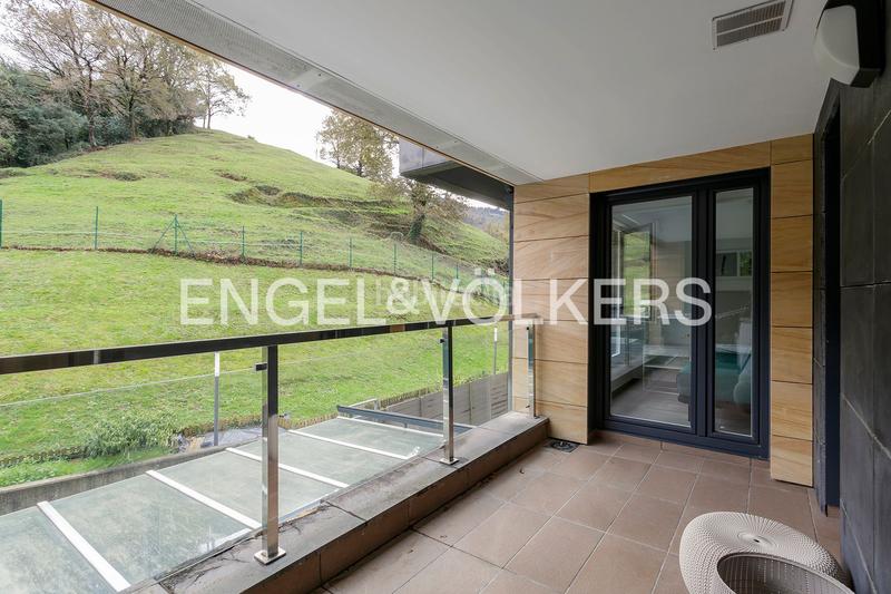 Foto 2b65f01d-f071-492f-929a-6690173652a8. Dúplex amb calefacció aparcament piscina a Cruces Barakaldo