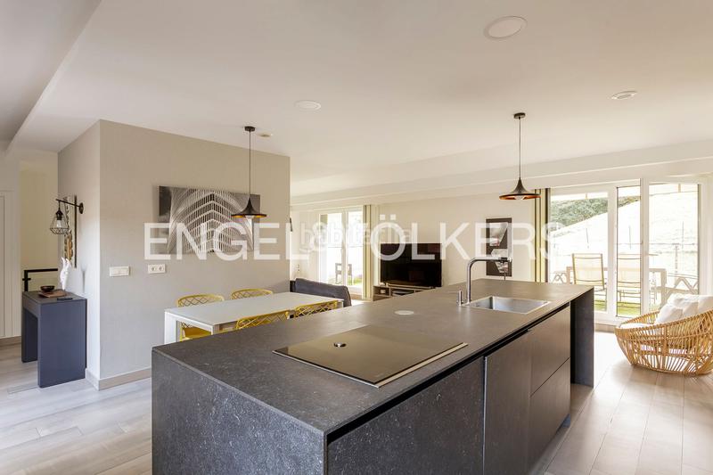 Foto 4ed1025f-eff0-43e4-b9fd-d08945d60785. Dúplex amb calefacció aparcament piscina a Cruces Barakaldo