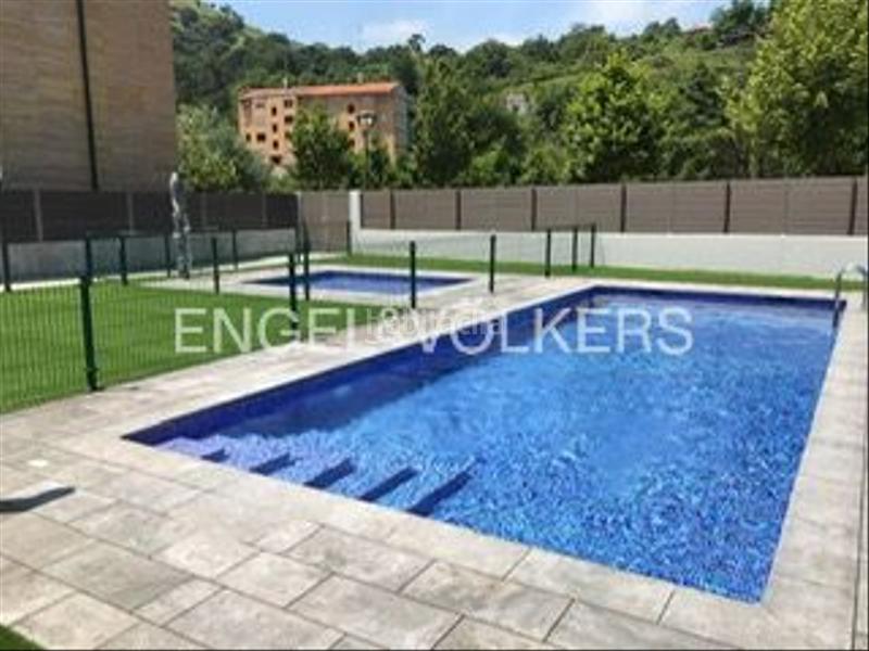 Foto 4fbea8cf-1c88-4e0f-9497-527b00fa6211. Dúplex amb calefacció aparcament piscina a Cruces Barakaldo