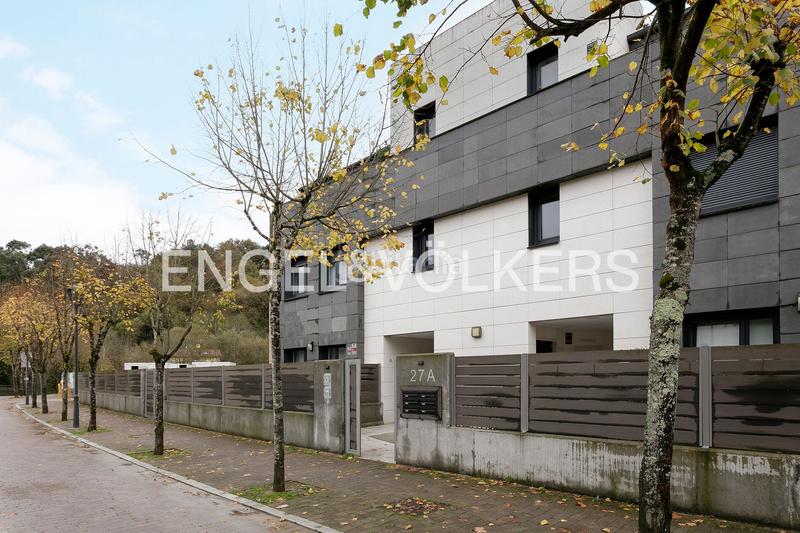 Foto aefd8ad8-36ab-4272-b9ea-b7921e37a876. Dúplex amb calefacció aparcament piscina a Cruces Barakaldo