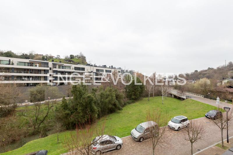 Foto c4b3548f-a886-4c55-9d60-cf7c6ea401a8. Dúplex amb calefacció aparcament piscina a Cruces Barakaldo