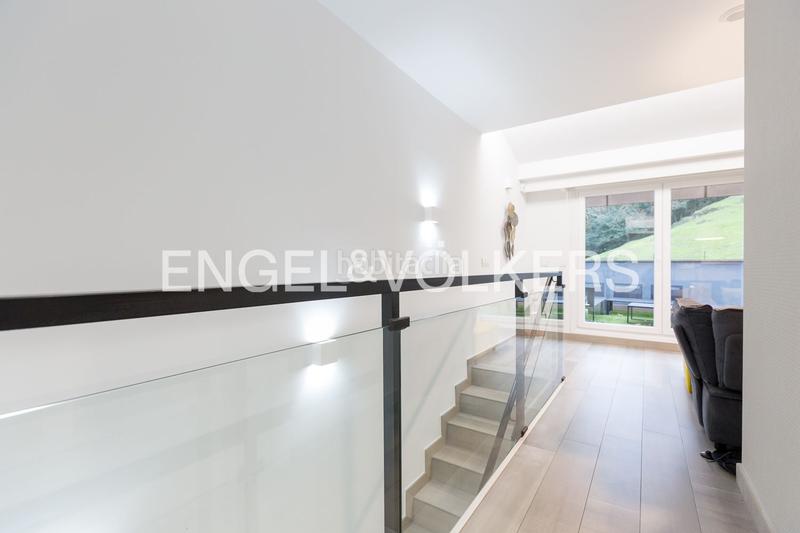 Foto c8932dfd-c378-40f4-894e-4a4a996812c6. Dúplex amb calefacció aparcament piscina a Cruces Barakaldo