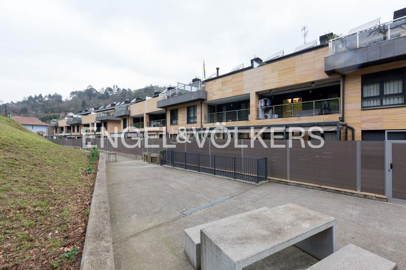 Foto fb6b1316-6aa8-4684-8820-c6ad495b10df. Dúplex amb calefacció aparcament piscina a Cruces Barakaldo