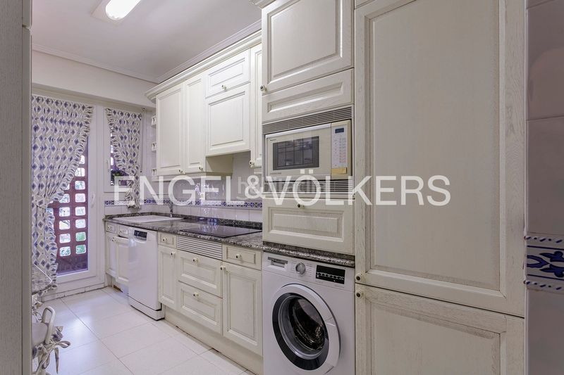 Foto af02b27e-90cc-4f8b-9112-872ff8806a5c. Miete etagenwohnung mit heizung parking in Las Arenas Getxo