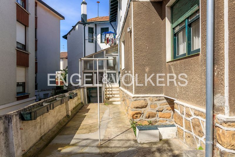 Foto ec28d5e4-5b2e-4e6c-950a-e1dc149eb4b0. Casa adossada amb calefacció a Neguri Getxo