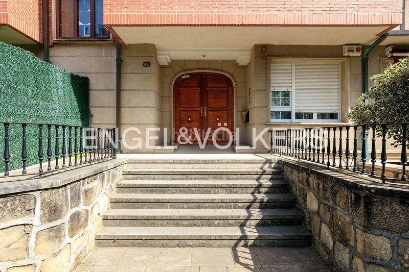 Foto 663f8549-ddc6-4162-a9d3-bf78e67d1cc9. Pis amb calefacció aparcament a Neguri Getxo