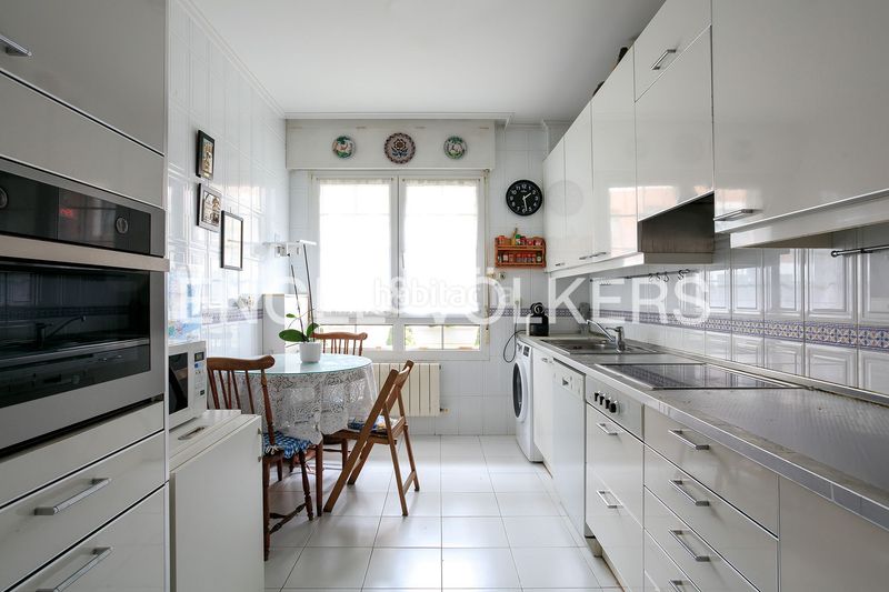 Foto cc3061c2-bebb-496e-abb2-5fef3b3a5ff6. Pis amb calefacció aparcament a Neguri Getxo