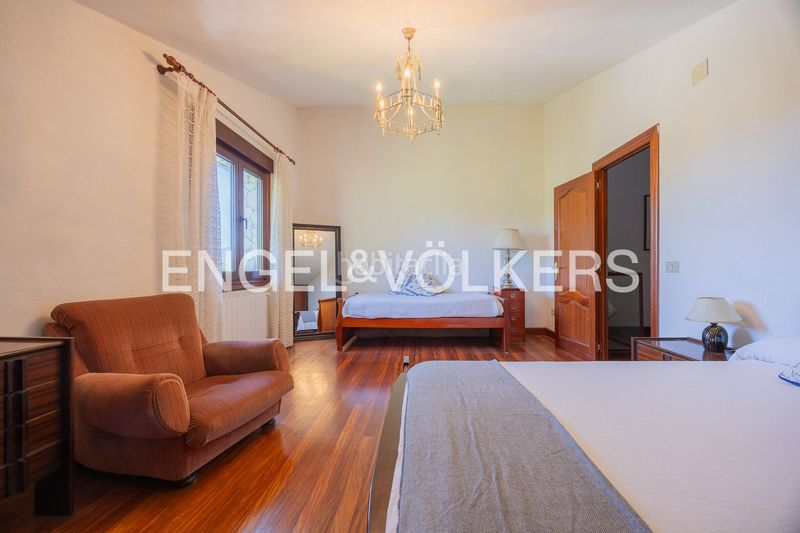 Foto bd391b45-1ac1-4dd7-9f2e-bf6feb9cad84. Casa adossada amb calefacció aparcament a Mungia