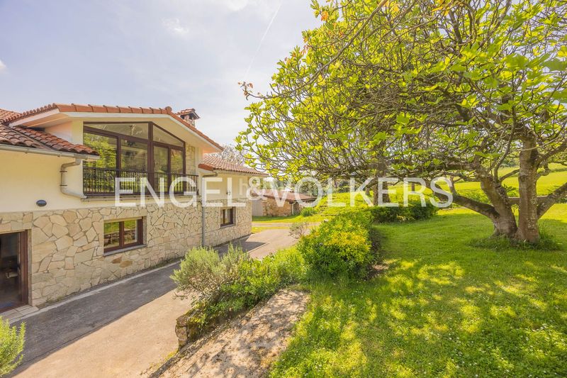 Foto ceceeb24-cf8b-4ecb-91f8-05b2b597925e. Casa adossada amb calefacció aparcament a Mungia