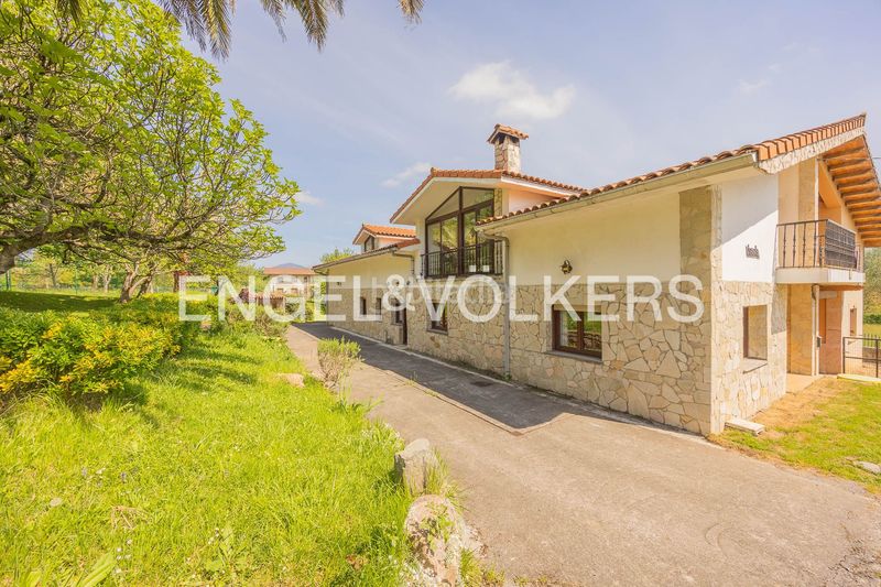 Foto cf1b04ae-6426-404a-956a-8111c40300da. Casa adossada amb calefacció aparcament a Mungia