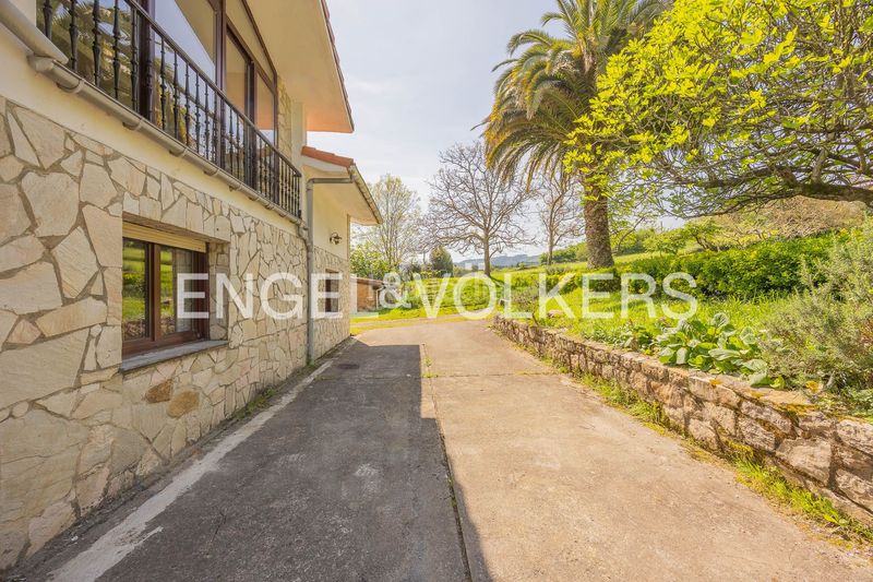 Foto d7a87dab-2216-4fb7-94e0-dcef92ce2cc7. Casa adossada amb calefacció aparcament a Mungia