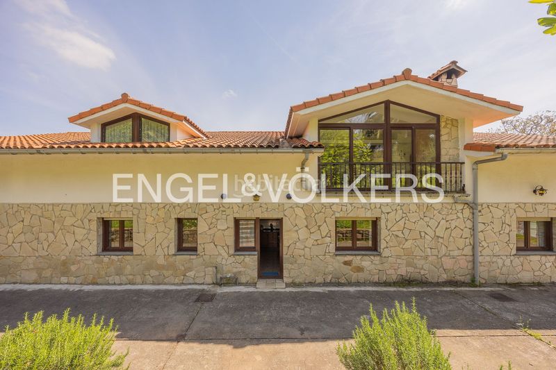 Foto fded15e3-663d-4f3d-9c08-a7fdb9f2325d. Casa adossada amb calefacció aparcament a Mungia
