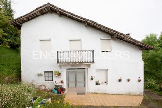 Casa a Ajangiz. Una joya escondida en gernika la privacidad y el terreno de un c