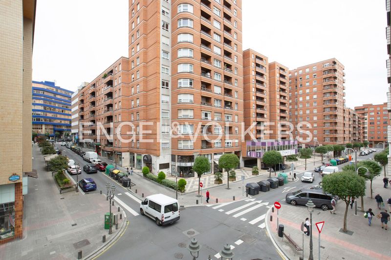 Foto bc8530f8-5213-40cf-82cc-a462c05c96ea. Pis amb calefacció aparcament a San Pedro de Deusto - La Ribera Bilbao