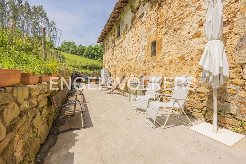 Foto a6db975d-22de-4e80-8a21-3cde6c9a6810. Casa adossada amb calefacció a Elorrio