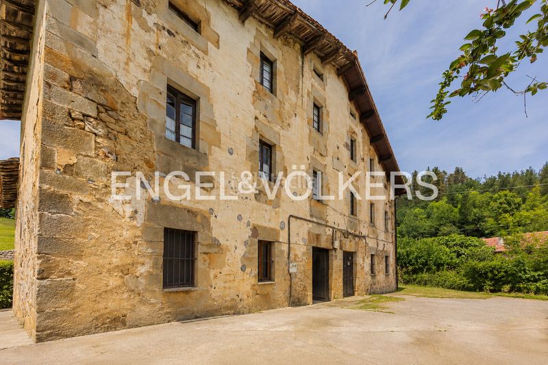 Foto d7fd6c69-7022-42e5-8716-393636935d1e. Casa adossada amb calefacció a Elorrio