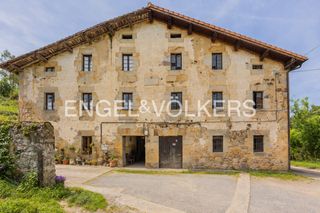 Casa a schiera in Elorrio. Singular vivienda en caserío bifamiliar en elorrio