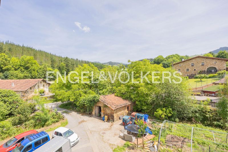 Foto ec9f7ae7-32c6-4d91-9e38-ab9d7cc287e7. Casa adossada amb calefacció a Elorrio