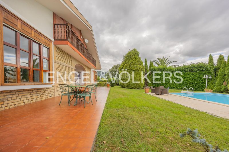 Foto a1b4f4ed-a533-4b4a-93dd-47dfc967316d. Casa amb calefacció aparcament piscina a Loiu
