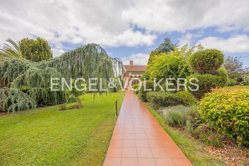 Foto ab2e3414-f98e-42a8-a971-3ca7036cbfaa. Casa amb calefacció aparcament piscina a Loiu