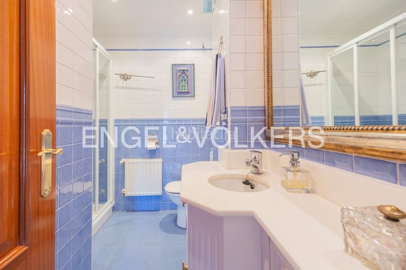 Foto b21e6db6-50db-457b-bb4f-2e139a474a39. Casa amb calefacció aparcament piscina a Loiu