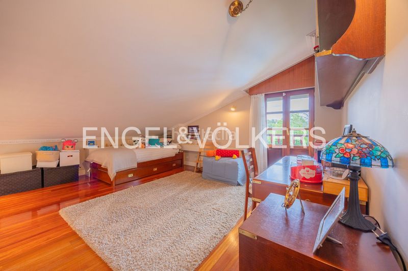 Foto df302724-ed74-4eaf-af4a-784258eeff78. Casa amb calefacció aparcament piscina a Loiu