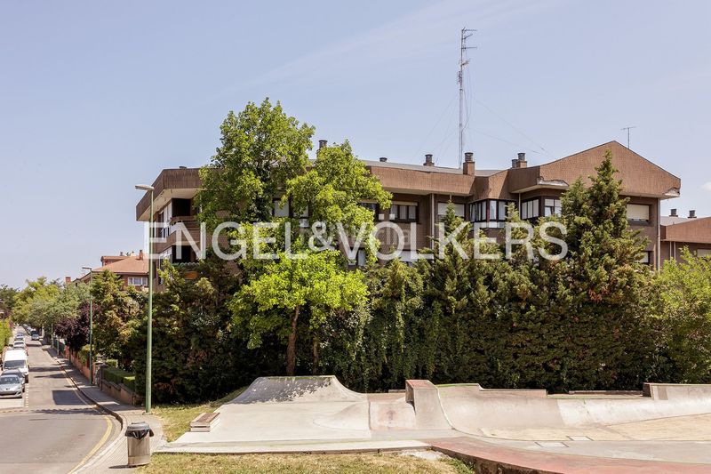 Foto bf9623fa-1389-4246-b080-ce6bd855ca81. Pis amb calefacció aparcament a Las Arenas Getxo