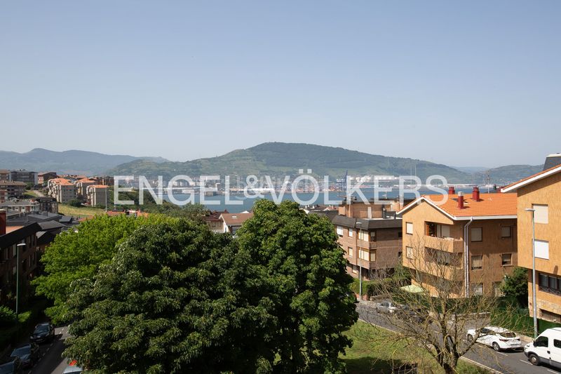 Foto b140601d-cf1d-4f2c-9791-e893c492c9ff. Àtic amb calefacció aparcament a santa maría de Getxo Getxo