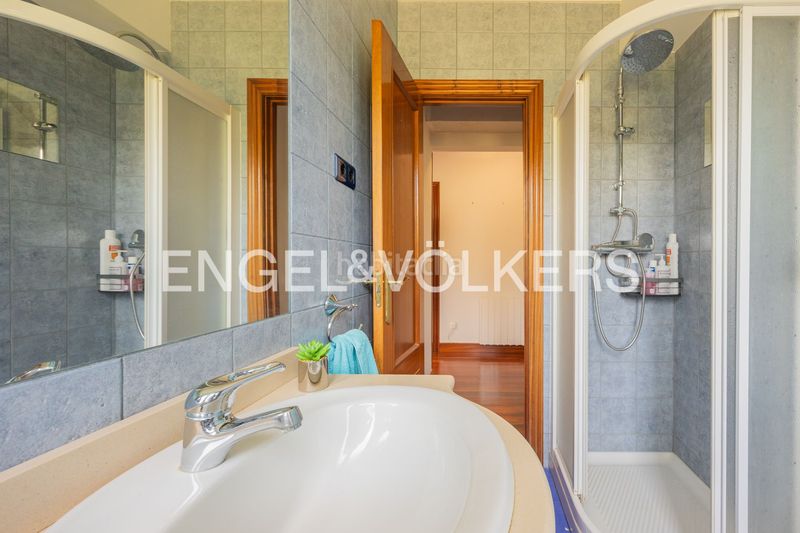 Foto 082e2e29-09c0-4f5e-a880-a0c1a9cabcf9. Casa exclusiva finca con cuatro viviendas independientes. en Abanto y Ciérvana / Abanto Zierbena