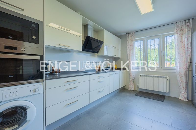 Foto 0b9a3323-d17c-4888-8b1d-c08143f064af. Casa exclusiva finca con cuatro viviendas independientes. en Abanto y Ciérvana / Abanto Zierbena
