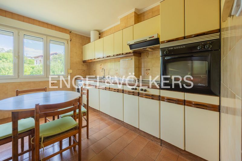 Foto 0d806134-9b46-4fb1-ae07-391a997368d4. Casa exclusiva finca con cuatro viviendas independientes. en Abanto y Ciérvana / Abanto Zierbena