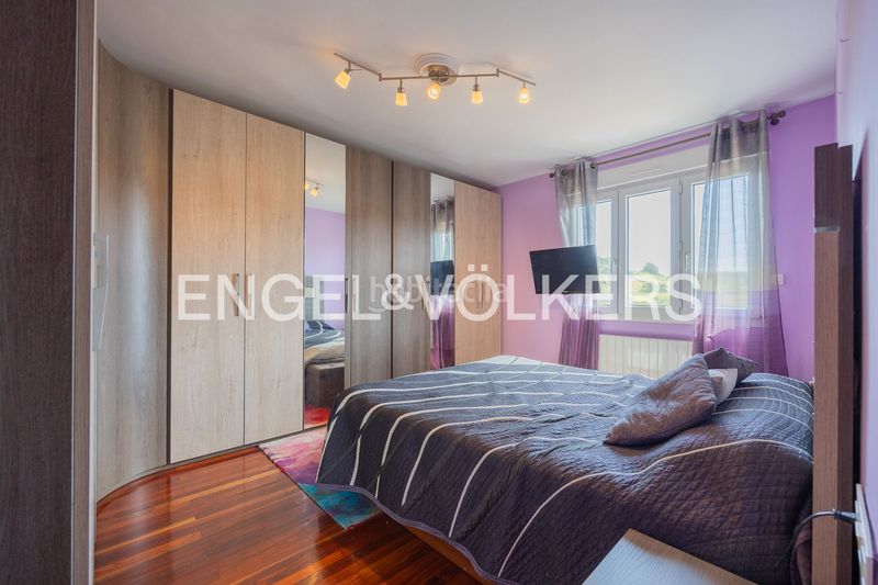 Foto 4c675e28-0d85-4f5f-ae6d-0a4498cff53a. Casa exclusiva finca con cuatro viviendas independientes. en Abanto y Ciérvana / Abanto Zierbena