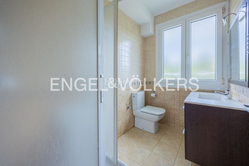 Foto 4cc2b843-aceb-4767-b8df-a03dcfe43f4f. Casa exclusiva finca con cuatro viviendas independientes. en Abanto y Ciérvana / Abanto Zierbena