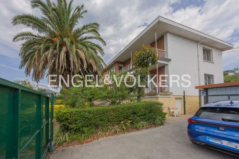 Foto 51c657ce-bc28-43dc-b367-c7d46d08fd0a. Casa exclusiva finca con cuatro viviendas independientes. en Abanto y Ciérvana / Abanto Zierbena