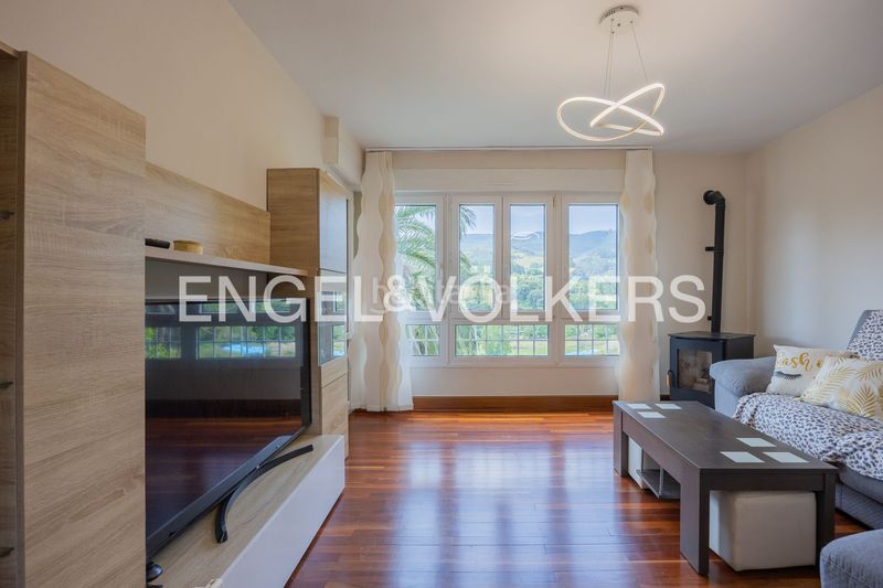 Foto 5d8283af-ebeb-4a35-9a03-25e29dff5cde. Casa exclusiva finca con cuatro viviendas independientes. en Abanto y Ciérvana / Abanto Zierbena