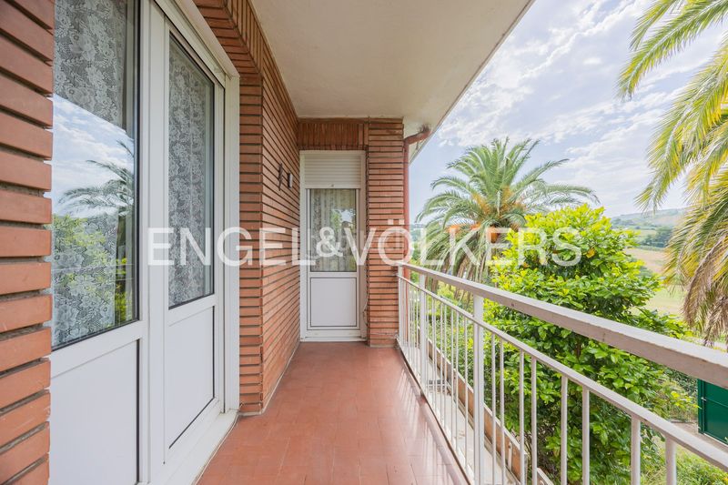 Foto a7f44c4d-8f2f-42b1-9d3f-8747ab185a8a. Casa exclusiva finca con cuatro viviendas independientes. en Abanto y Ciérvana / Abanto Zierbena