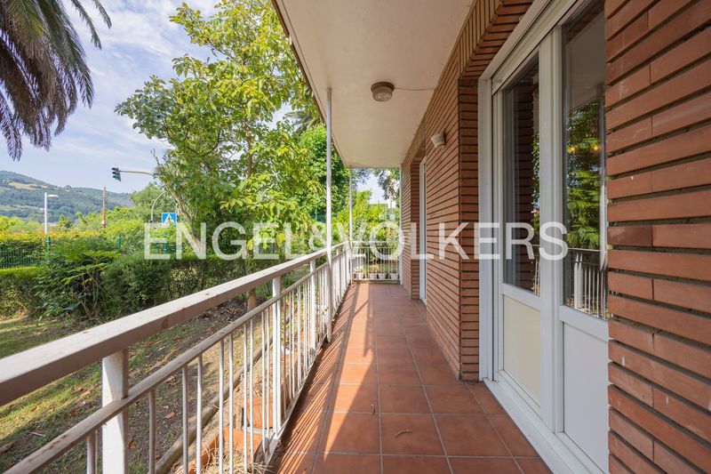 Foto ab7f2aa4-bb89-499f-9fd9-384057221a7e. Casa exclusiva finca con cuatro viviendas independientes. en Abanto y Ciérvana / Abanto Zierbena