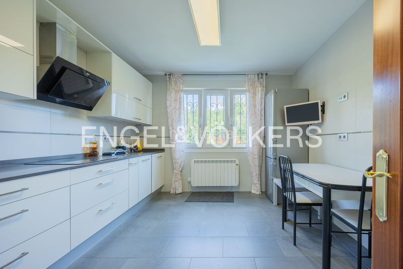 Foto b7c88d46-6b8e-4566-b718-ddbbbfcfd82a. Casa exclusiva finca con cuatro viviendas independientes. en Abanto y Ciérvana / Abanto Zierbena