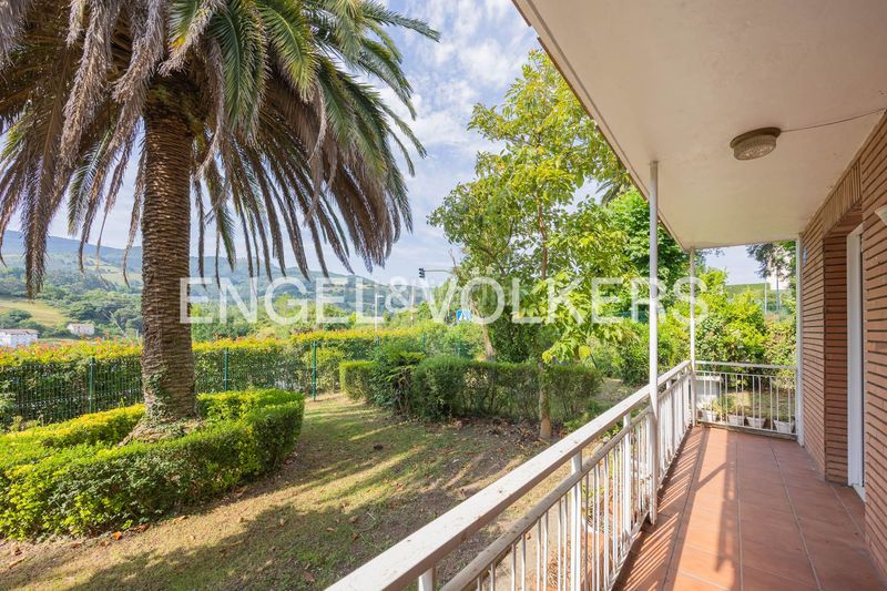 Foto c3d2d1df-9b6d-400b-9f1f-e4d610e7db9a. Casa exclusiva finca con cuatro viviendas independientes. en Abanto y Ciérvana / Abanto Zierbena
