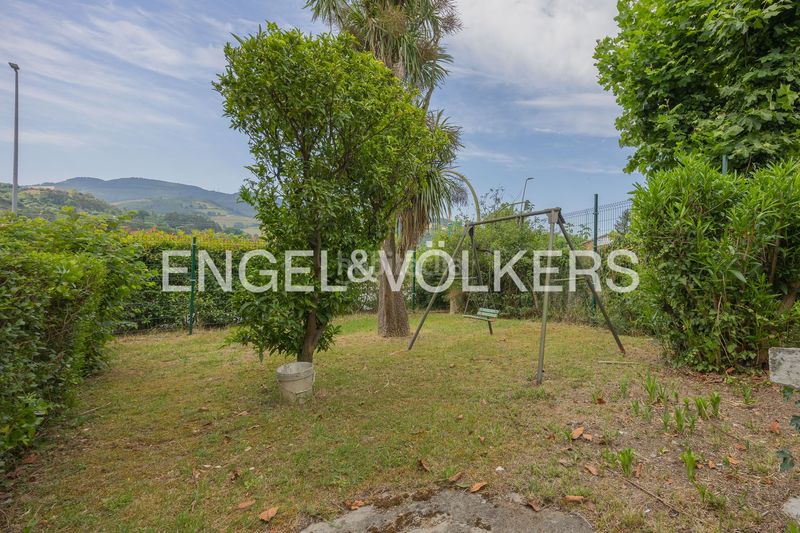 Foto ce8a1669-b387-4f7c-8a12-ac165f59e106. Casa exclusiva finca con cuatro viviendas independientes. en Abanto y Ciérvana / Abanto Zierbena