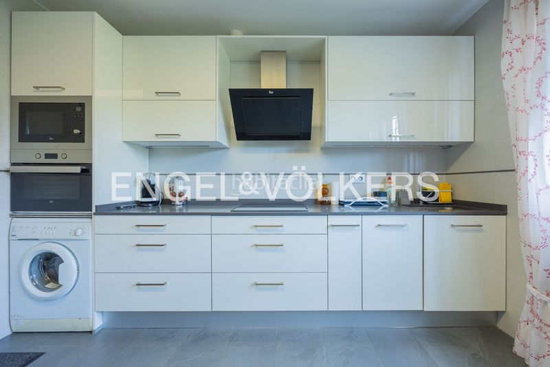Foto d02314f2-4bf4-46a0-b45a-5981b9f7de89. Casa exclusiva finca con cuatro viviendas independientes. en Abanto y Ciérvana / Abanto Zierbena