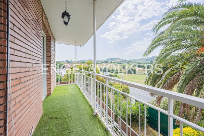 Foto d8c6fb8d-c0c5-4070-973c-864ef2625b60. Casa exclusiva finca con cuatro viviendas independientes. en Abanto y Ciérvana / Abanto Zierbena