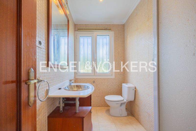 Foto e9001a3d-c79d-4bf9-88d4-b0255e44dac4. Casa exclusiva finca con cuatro viviendas independientes. en Abanto y Ciérvana / Abanto Zierbena