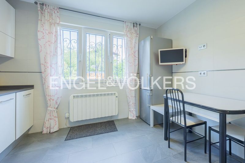 Foto f7f2e1aa-fbc0-470e-9659-871ca5a7df8a. Casa exclusiva finca con cuatro viviendas independientes. en Abanto y Ciérvana / Abanto Zierbena