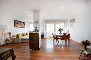 Flat in Negurigane-Peruri. Espectacular vivienda con terraza y jardín en artaza, leioa.