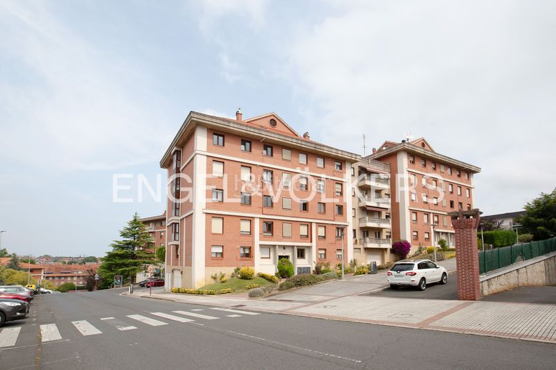 Foto d2801791-73a2-4e0e-a23a-e12dd9ea9ff8. Pis amb calefacció aparcament a Negurigane-Peruri Leioa
